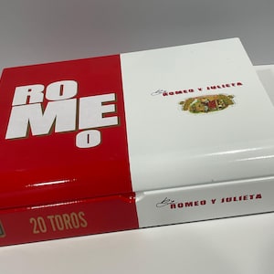 Romeo Y Juliet Toro&#39;s Red & White Wooden Cigar Box,  Empty Red and White Wooden Cigar Box