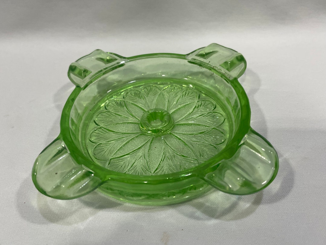 Glass, Sunflower Pattern Uranium/vasoline Glass Ashtray, Green