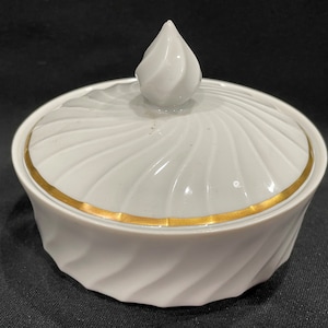 Limoges Porcelain Trinket Box, Limoges  Round Gold Trimmed Trinket Box