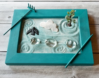 8 x 10" Sky Mini Zen Garden-Lagoon Blue-Incluye nube de arcilla y pájaro, arena, piedras de vidrio y juego de rastrillo de arena-Regalos para amantes de la naturaleza