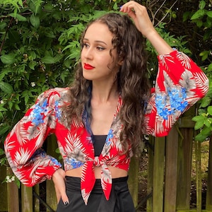 Cropped blouse with bishop sleeves, 1940s style, tropical printed