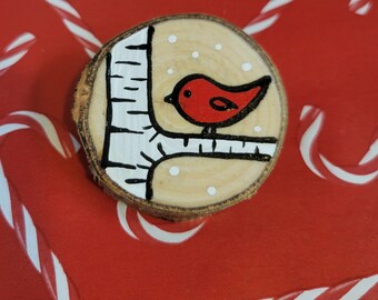 Vogelspeld, kardinaalspeld, kardinaal op berkenkerstbroche