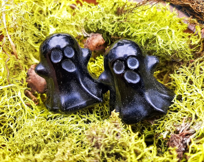 Crystal Ghost Carvings Spooky Halloween Aesthetic Decor, gothcore crystals, wire wrap crafts, handmade witch jewelry supply
