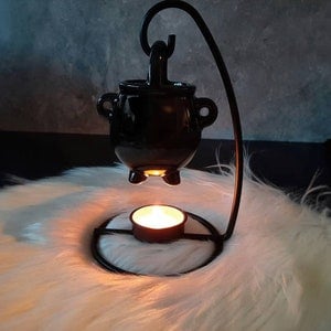 Hanging Cauldron Oil Burner with Stand – Ceramic Wax Melt Warmer & Tea Light Diffuser for Wiccan Altar, Spellwork, and Kitchen Witch Decor