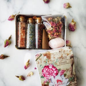 Mini Altar Stash Box Travel Size On The Go, Discreet Broom Closet Spell Kit, Pocket Altar Tin Starter Set, Beginner Wiccan Pagan Gift Set
