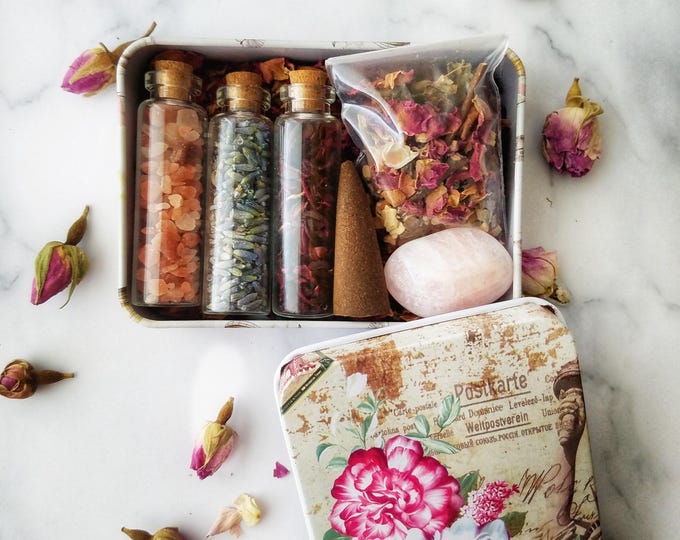 Mini Altar Stash Box Travel Size On The Go, Discreet Broom Closet Spell Kit, Pocket Altar Tin Starter Set, Beginner Wiccan Pagan Gift Set