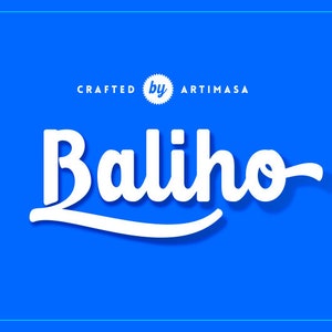 Peut inclure: Police cursive blanche orthographiant "Baliho" sur un fond bleu vif. Le texte est conçu par "Artimasa".