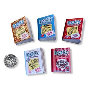 Miniatur Dork Tagebücher Buch Set | 5 Bücher | Maßstab 1/6 1/4 und 1/12 | Echter Text | Puppe Haus Miniaturen | Diorama | PuppenhausMöbel