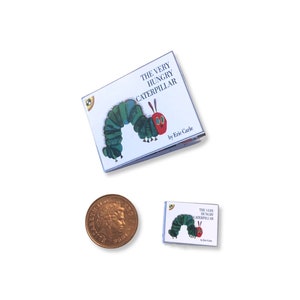 Livres miniatures | La chenille affamée | Contient des | de texte réel Échelle 1/4, 1/6 ou 1/12 | | du diorama Livre de contes de fées miniatures de maison de poupée