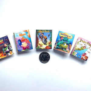 Miniatur-Set klassischer Kinderbücher | Echter Text & Bilder | Maßstab 1/4, 1/6 oder 1/12 | Kinderbuch | Puppenhaus Miniaturen