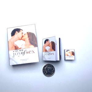 Miniatur Bücher | The Joy of Sex Book | Enthält Echttext | 1/4, 1/6 oder 1/12 | Lustiges Geschenkbuch | Puppenhaus Miniatur Buch