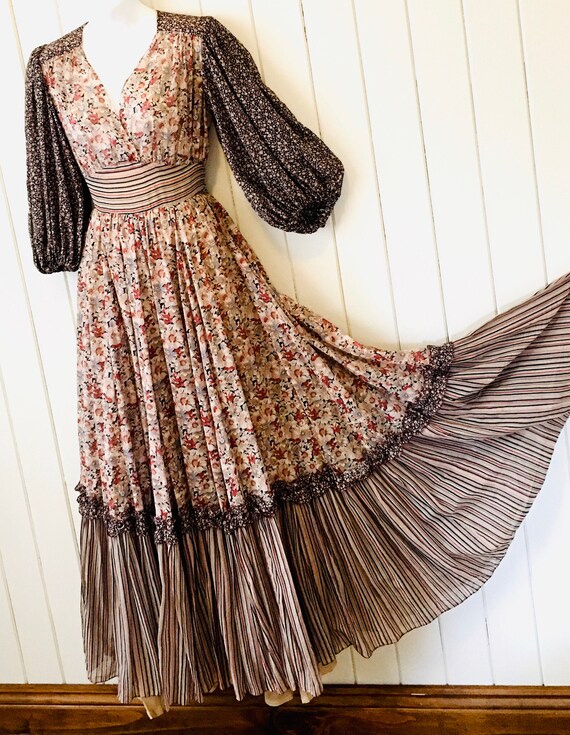 Cottage Core, Vintage 70s Floral Maxi Dress, Woodl