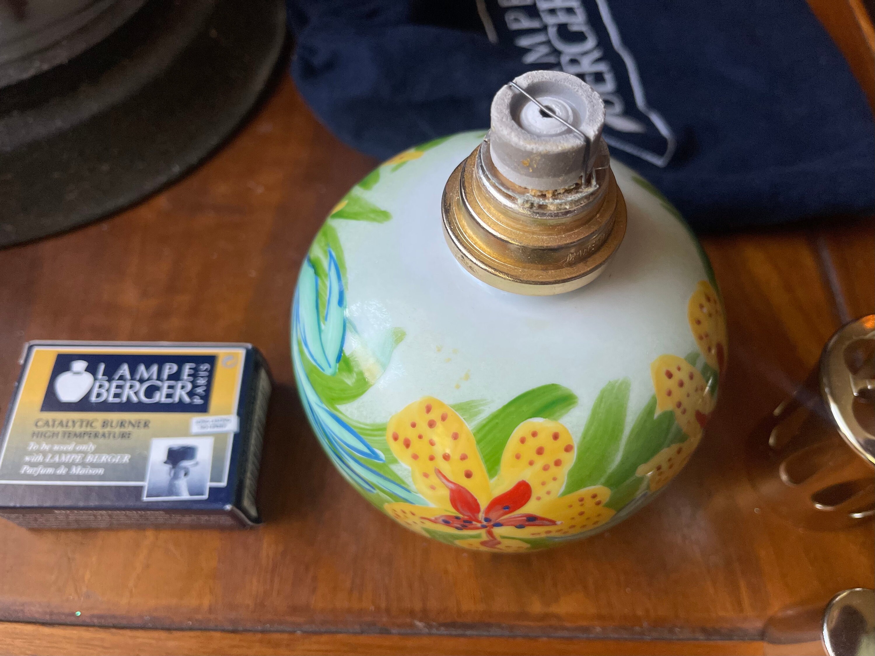 LAMPE　BERGER   PARIS  高級陶器　ÅRTORIA天使の夢レア Vintage Lampe Berger White Bisque ANGEL Artoria Limoges