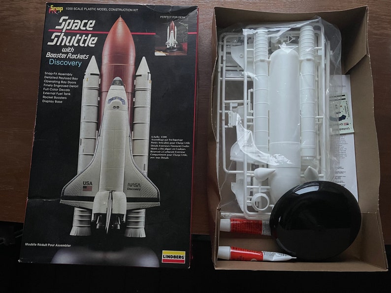 Lindberg Snap-Fit Space Shuttle Discovery with Booster Rockets Model Kit 99000