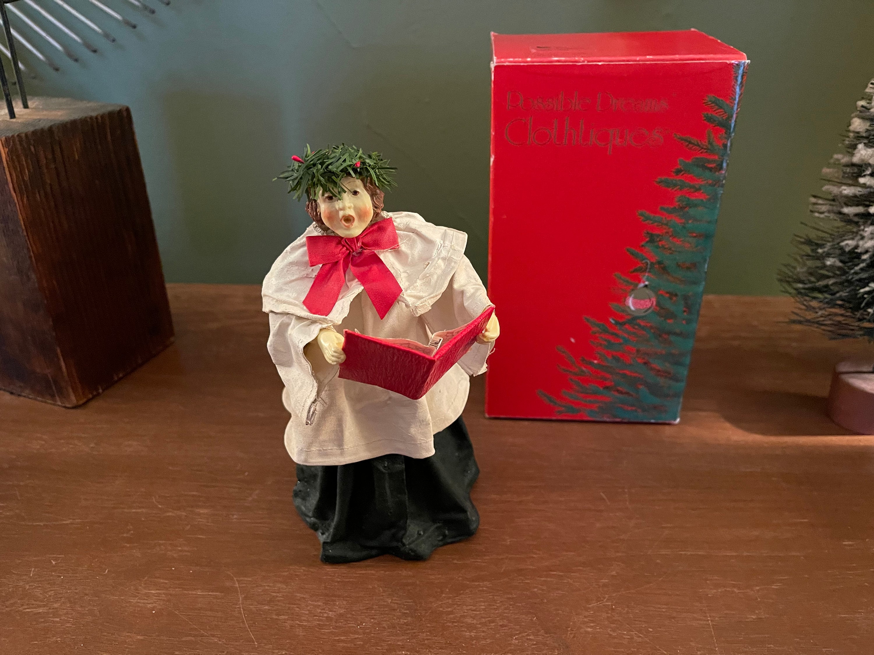 Clothtique Possible Dreams キャロラー クリスマスツリー トッパー