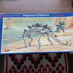 Glencoe Model Kit Stegosaurus Vintage 1991 No. 05905 Sealed Box 1:25 Scale