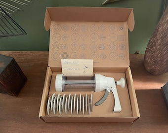 Pampered Chef Cookie Press 16 Discs Model #1525 Looks New Open Box Read