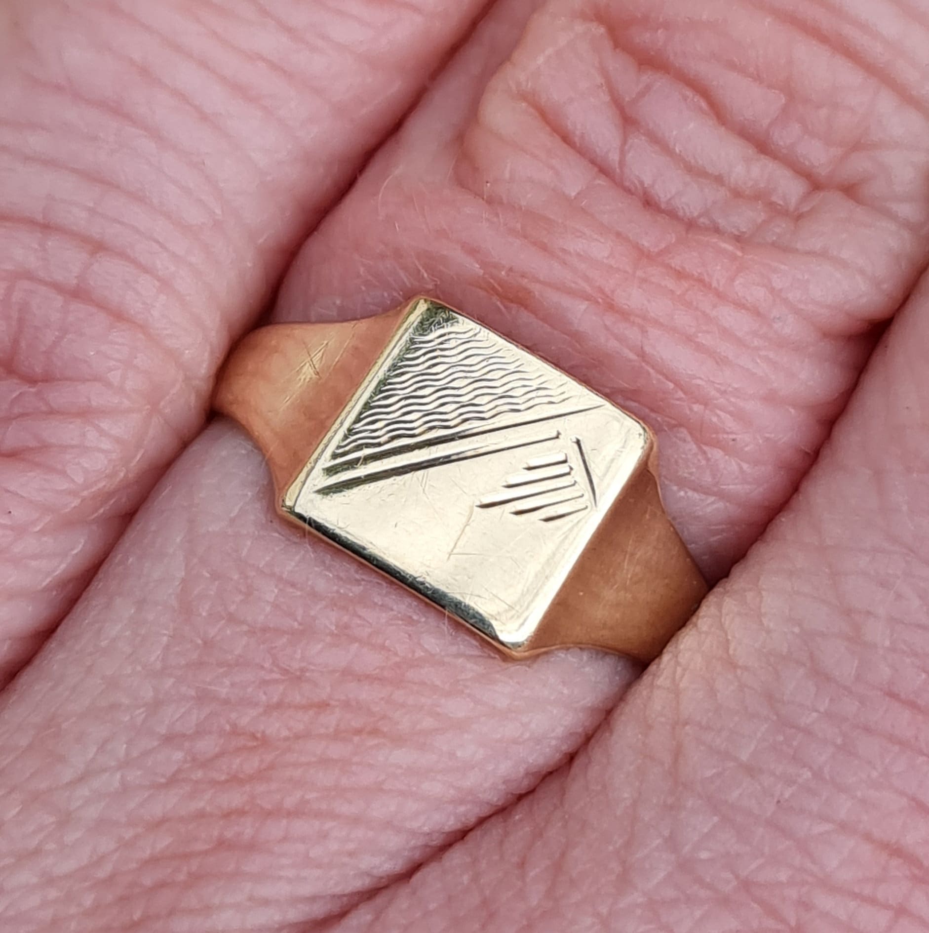 Vintage 1958 English Hallmarked Solid 9ct 9k Gold Sun Burst Vintage 1958 English Hallmarked Solid 9ct 9k Gold Sun Burst
