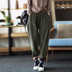 Women Thicken Warm Corduroy Pants Green Corduroy Trousers Vintage Pleated Corduroy Pants Wide Leg Pants Oversized Trousers Winter Warm Pants