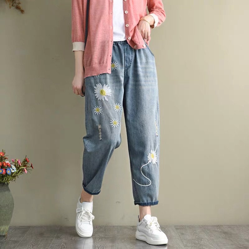 ladies embroidered capris