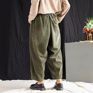 Women Corduroy Loose Trousers Vintage Pleated Corduroy Pants Wide Leg Oversize Trousers Winter Maxi Pants image 3