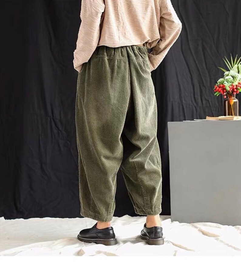 Women Corduroy Loose Trousers Vintage Pleated Corduroy Pants Wide Leg Oversize Trousers Winter Maxi Pants image 3