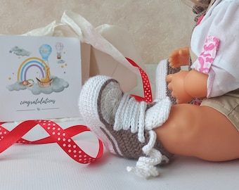 Crochet baby shoes Pregnancy basket baby hat baby boy shoes  Pregnancy gift box newborn Crochet vans baby boy booties