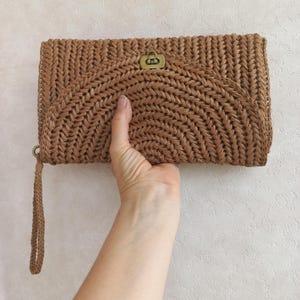 Gehaakte raffia tas raffia crossbody tas geweven clutch raffia handtas zomer handgemaakte raffia tas kleine gehaakte tas raffia portemonnee geweven afbeelding 5