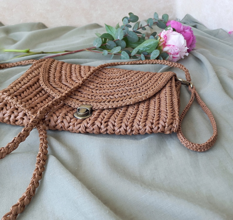 Gehaakte raffia tas raffia crossbody tas geweven clutch raffia handtas zomer handgemaakte raffia tas kleine gehaakte tas raffia portemonnee geweven afbeelding 6