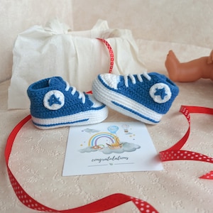 Knitted baby shoes baby boy shoes Crochet vans Crochet baby shoes newborn gift box pregnancy basket blue baby booties
