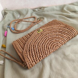 Gehaakte raffia tas raffia crossbody tas geweven clutch raffia handtas zomer handgemaakte raffia tas kleine gehaakte tas raffia portemonnee geweven afbeelding 3