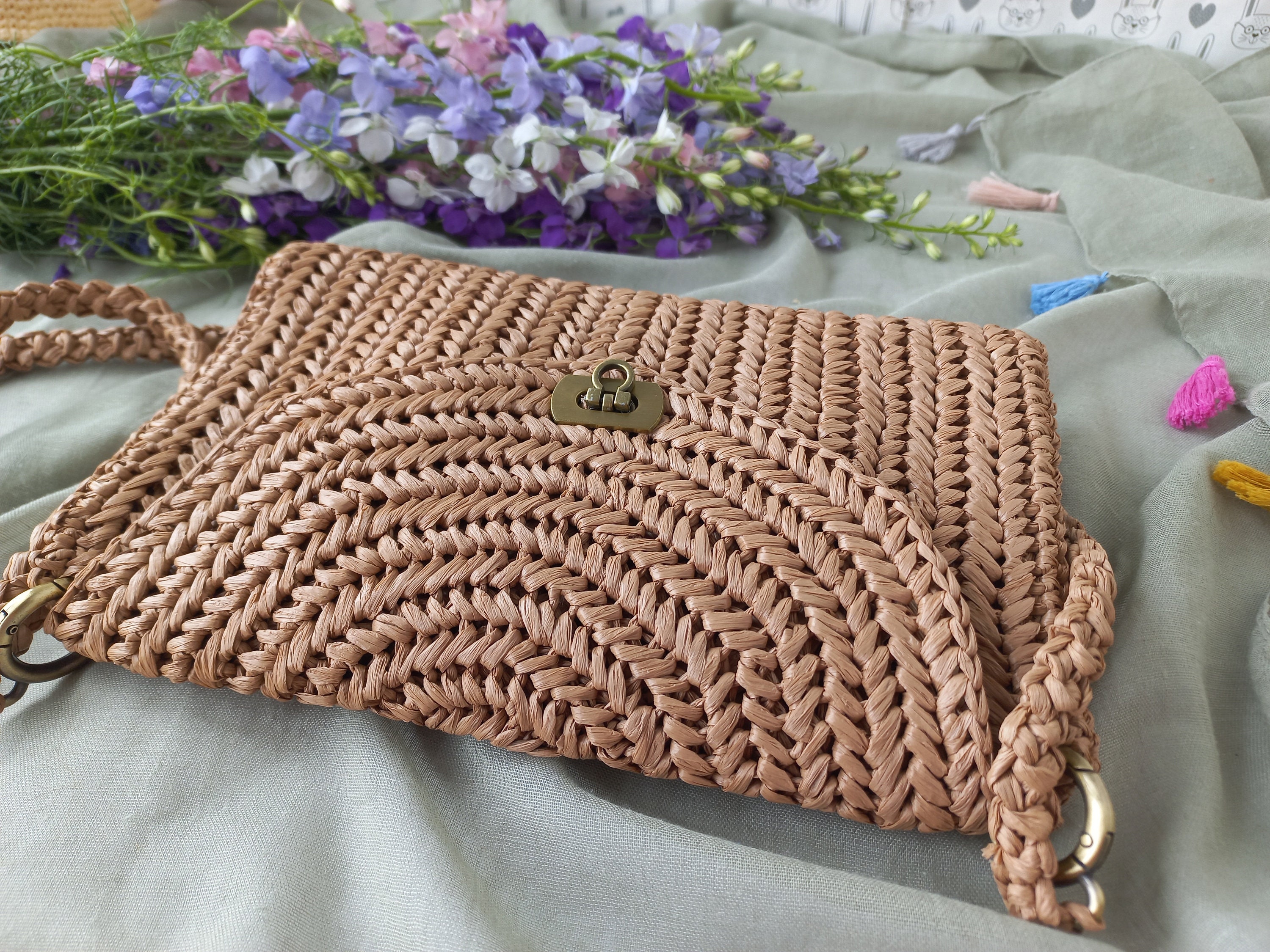手編みクロシェ風 ラフィアバッグ Raffia Muse 1943 クロシェ編みのラフィアバッグ、ラフィアのクロスボディバッグ