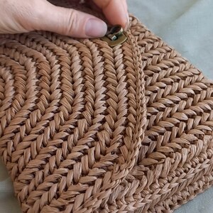 Gehaakte raffia tas raffia crossbody tas geweven clutch raffia handtas zomer handgemaakte raffia tas kleine gehaakte tas raffia portemonnee geweven afbeelding 10