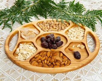 Planche à Snacks Personnalisée en Bois. Plateau de pique-nique de jardin avec poignées. Plateau de service fait à la main et écologique. Plateau à dîner de style moderne