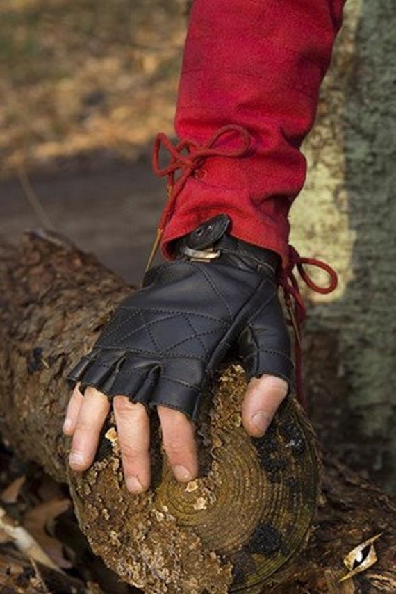 Elegant Women's Genuine Lambskin Leather Wrist Gloves with Metal Pendants  Black