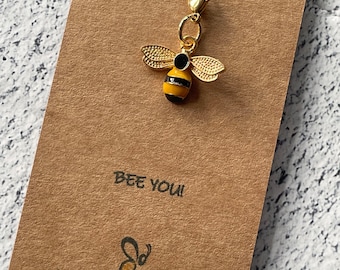 BEE POSITIVE BEES Fermagli/magneti a forma di ape in smalto... Scelta della frase... fatti a mano... possono essere personalizzati