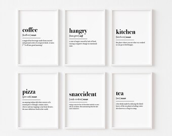 Könnte beinhalten: Sechs schwarz-weiße druckbare Wandbilder mit Definitionen von gebräuchlichen Wörtern wie Kaffee, Hangry, Küche, Pizza, Snaccident und Tee. Die Wörter sind in Fettdruck und die Definitionen in kleinerer Schrift.