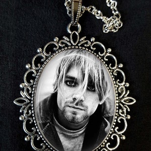 Kurt Cobain Courtney Love Nivarna Hole Large Antique Silver Pendant Necklace Earrings Cufflinks Music Icon 90's Grunge
