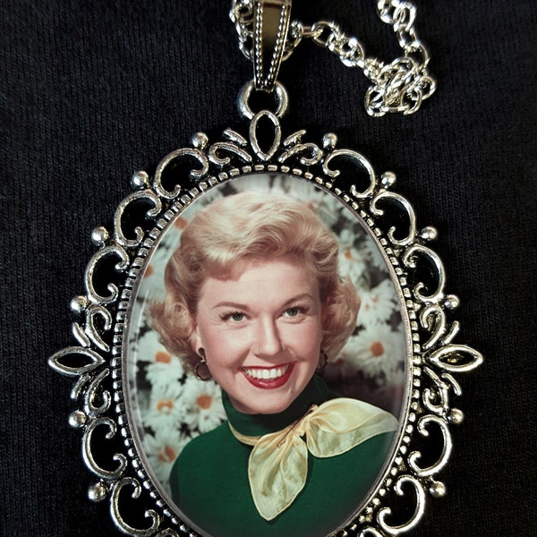 Doris Day Antique Silver Pendant Necklace Earrings Vintage Singer Actress Icon