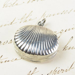 Antique Georgian Silver Shell Shaped Vinaigrette, Signed English Sterling Silver, Chatelaine Box
