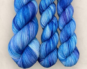 Hilo DK, madeja de 100g o 50g, teñida a mano, hortensia, lila azul, artesanía de ganchillo abigarrada