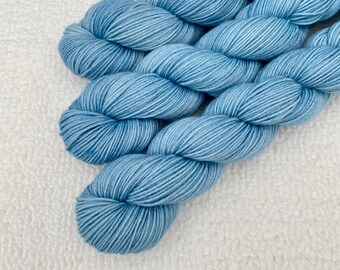 4 Ply Yarn 50g Skein Hand Dyed Super Wash 75/25 Merino Wool Nylon Semi Solid Light Blue Clear Skies Knitting Crochet Crafts