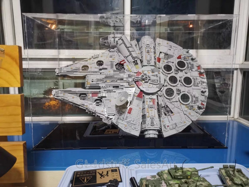 display case lego millennium falcon