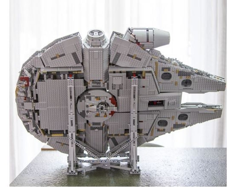 display case lego millennium falcon