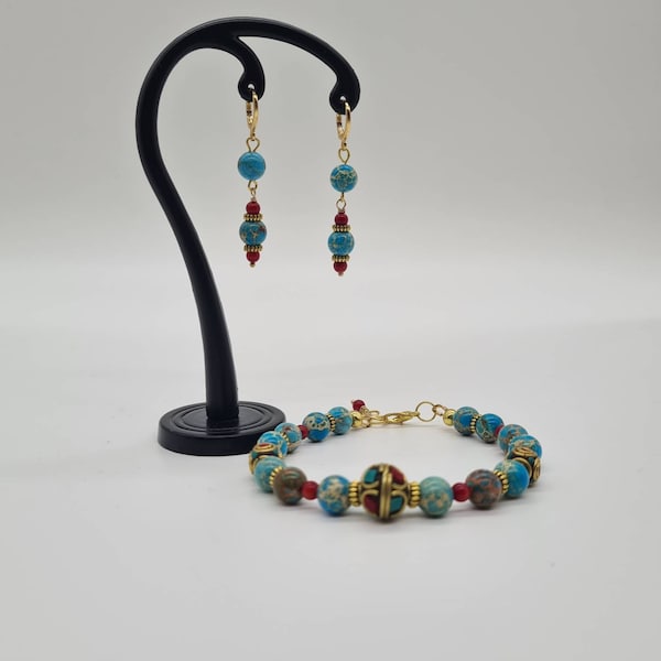 Set di orecchini è braccialetto in variscite, perline di corallo e perline di Nepal fatti a mano