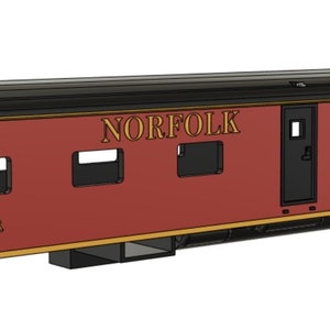 Może przedstawiać: Czerwony wagon pasażerski z czarnymi ozdobami i złotymi napisami. Wagon jest oznaczony jako "Norfolk Southern" i ma kilka okien. Wagon znajduje się na białym tle.