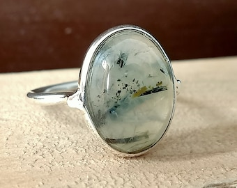 Anel de pedra prehnite, prata esterlina 925, anel pequeno bonito, prehnite, joias hippie, itens para presentes, anel boho, anel brezel