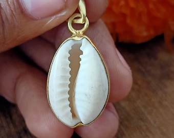 Cowrie Shell pendant, pendant, gold plated pendant, boho jewelry, handmade items, Art Deco, gift item, Cowrie Shell stone, gift items