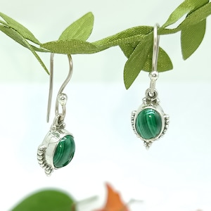 Malachite sterling silver earring, Malachite earring, dangle earrings, green earrings, sterling silver 925, oval shaped, gift for her