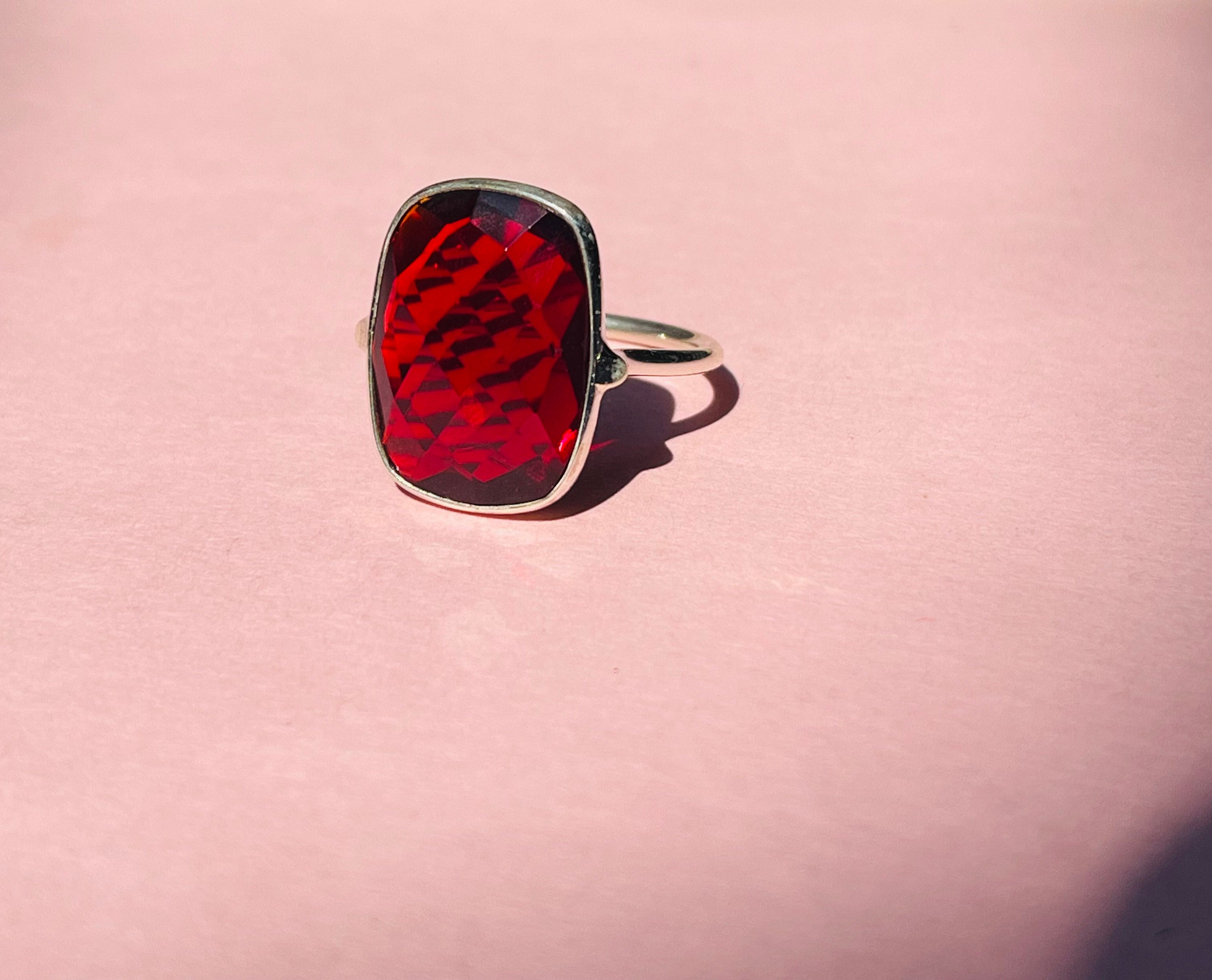 Bague Personnalisée En Argent 925 Avec Pierre De Verre Rouge - Taille 6 - Neuf Avec Défauts